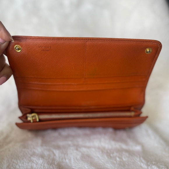 100% Authentic Prada Milano Bow wallet - Picture 2 of 3